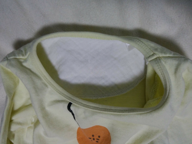 赤ちゃん本舗のcopupaのパジャマは背中の一部の裏地がガーゼになっている
